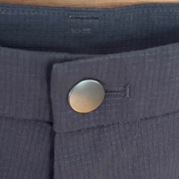 Lululemon Commission Short 7"  size 36 obsidian gray quick drying mesh pockets - Picture 5 of 9